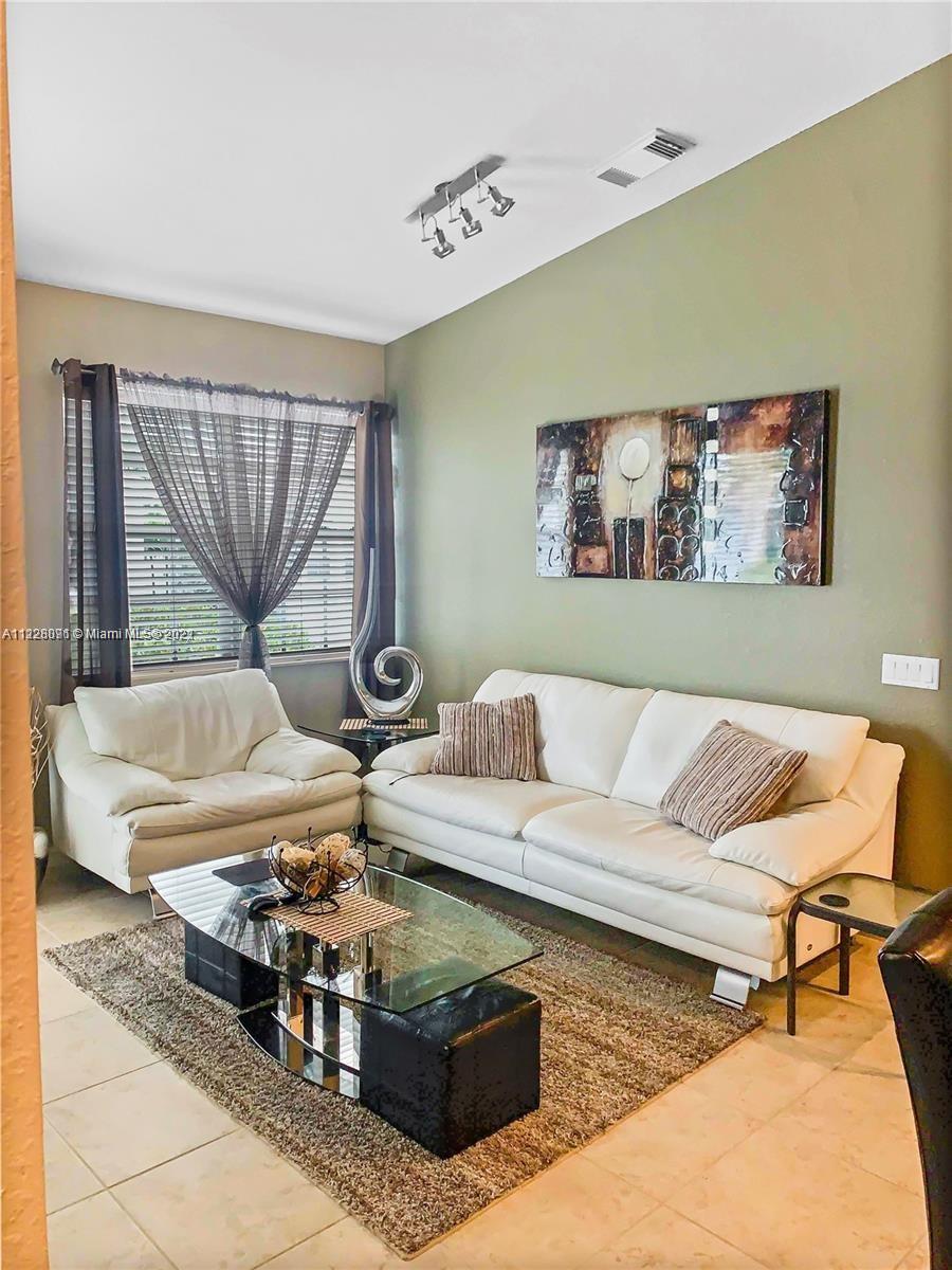3150 Laurel Ridge Circle, Unit 3150 Riviera Beach, FL 33404 - Photo 5 of 18 a living room with furniture and a couch