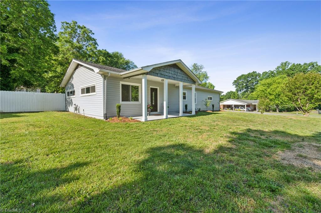 700 Nance Drive Thomasville, NC 27360 - Photo 2 of 37