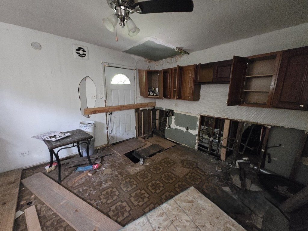 189 West 156th Place Harvey, IL 60426 - Photo 2 of 5