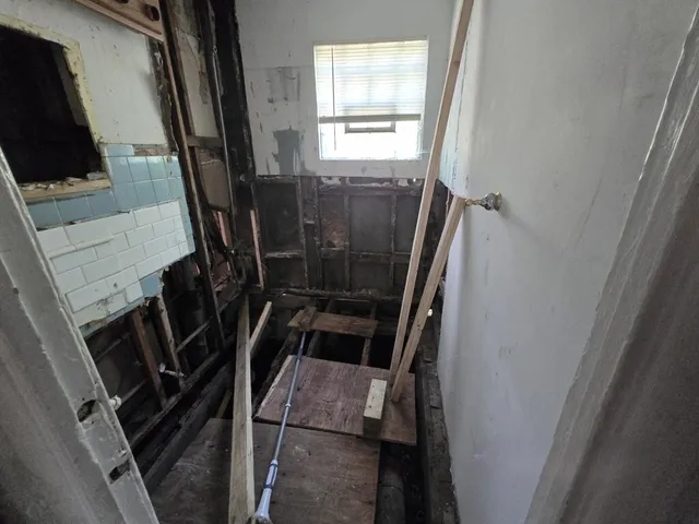 $40,000 | 189 West 156th Place, Harvey, IL 60426