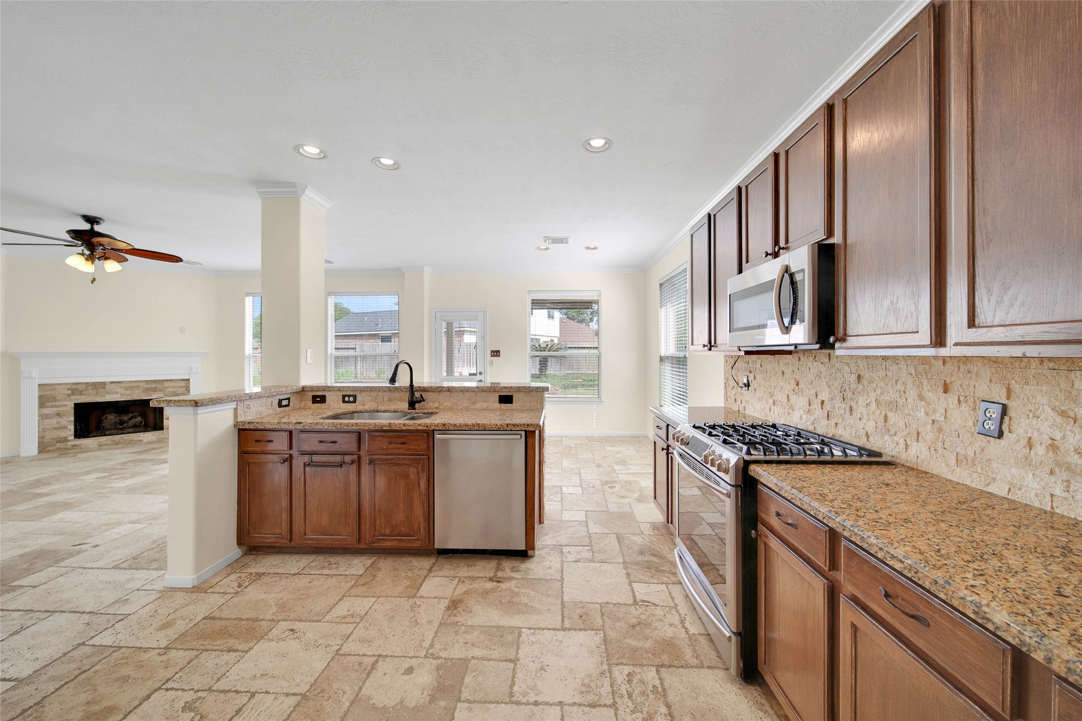 2215 2 Trail Drive Spring, TX 77373 - Photo 16 of 46