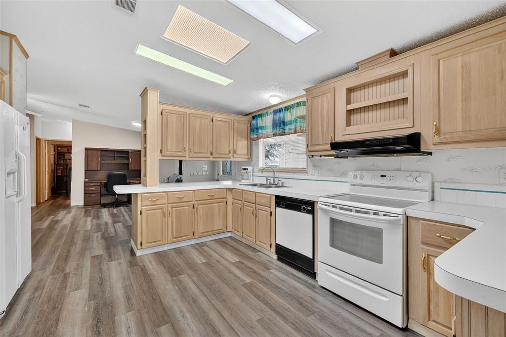 3224 Manatee Road Tavares, FL 32778 - Photo 11 of 34