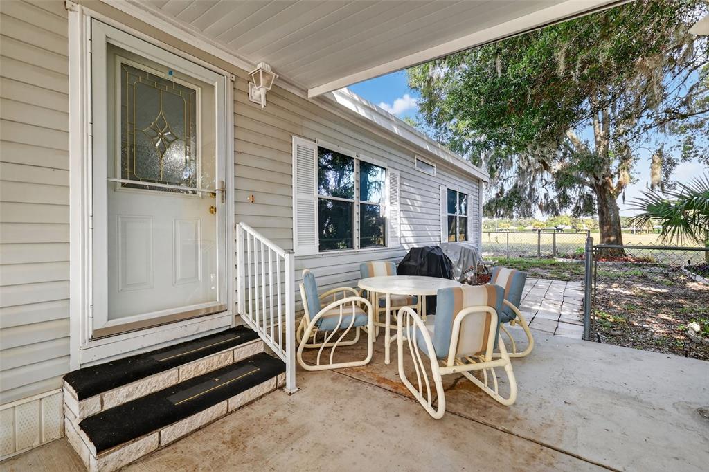 3224 Manatee Road Tavares, FL 32778 - Photo 3 of 34