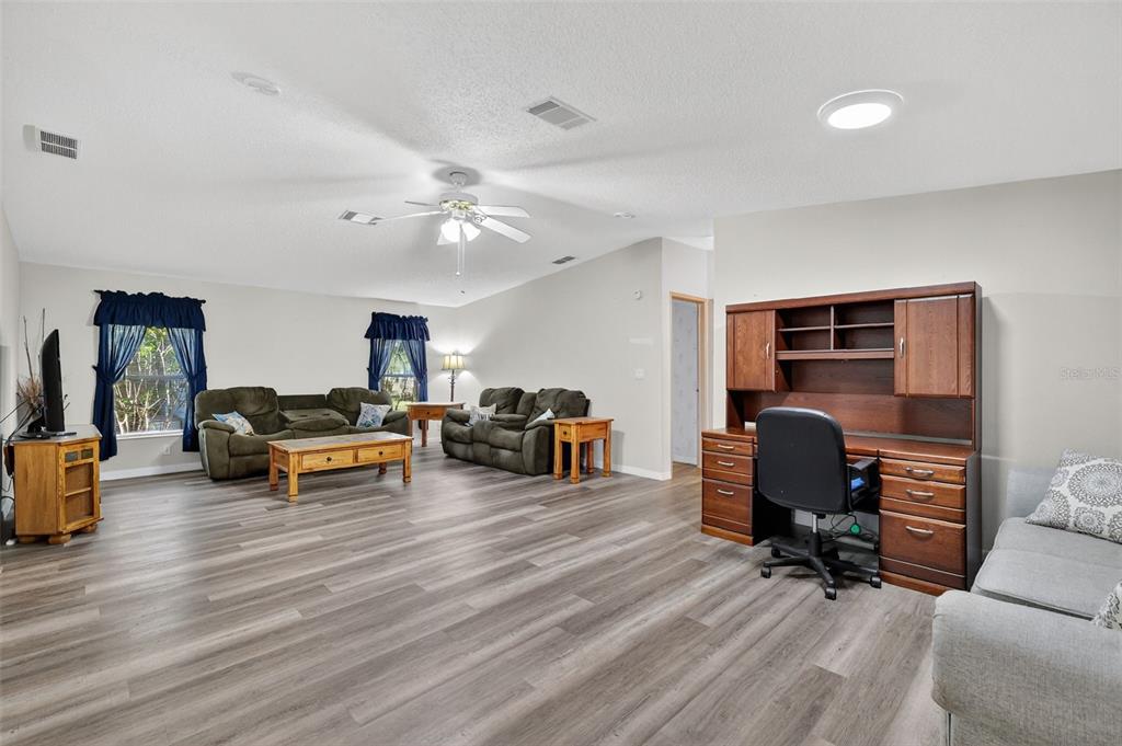 3224 Manatee Road Tavares, FL 32778 - Photo 4 of 34