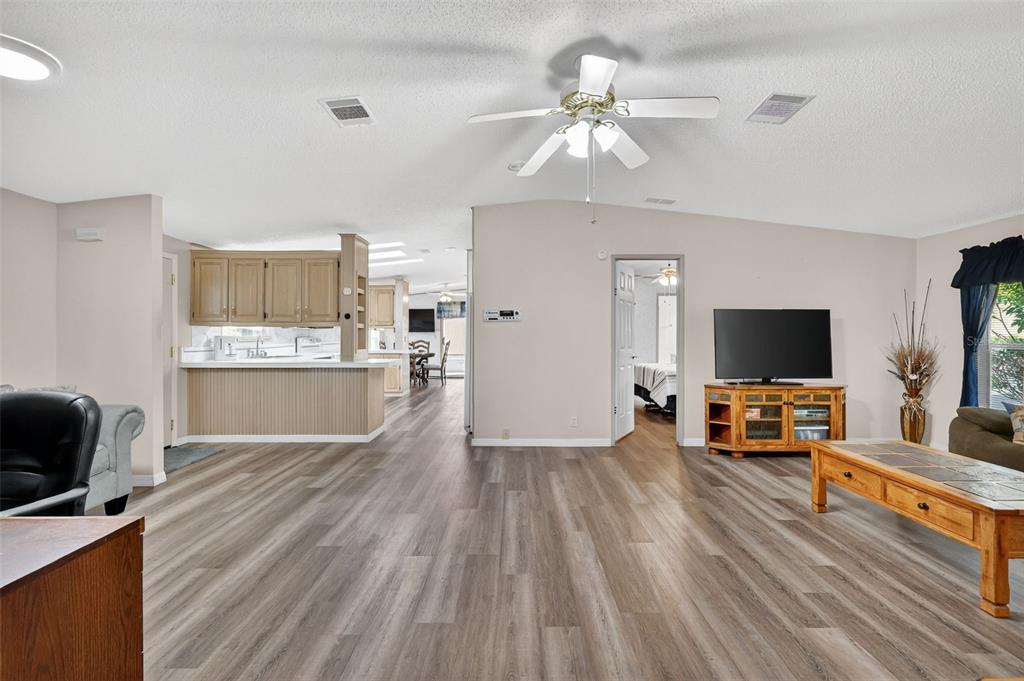 3224 Manatee Road Tavares, FL 32778 - Photo 5 of 34