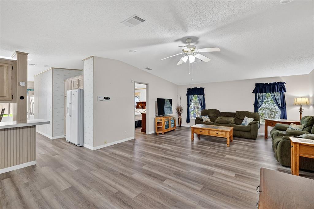 3224 Manatee Road Tavares, FL 32778 - Photo 6 of 34