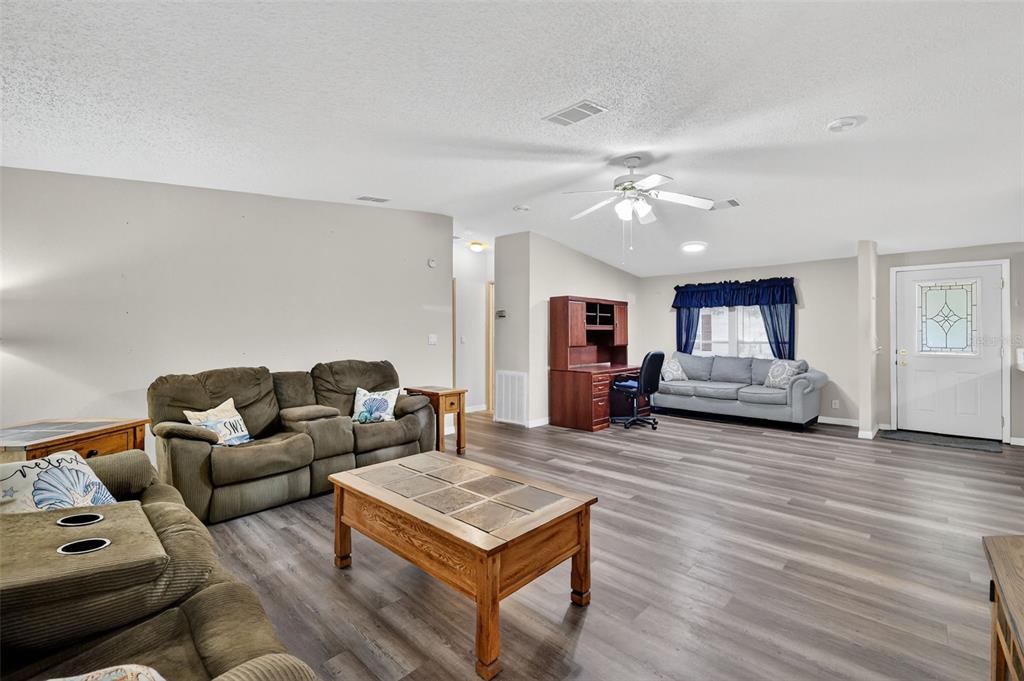 3224 Manatee Road Tavares, FL 32778 - Photo 7 of 34