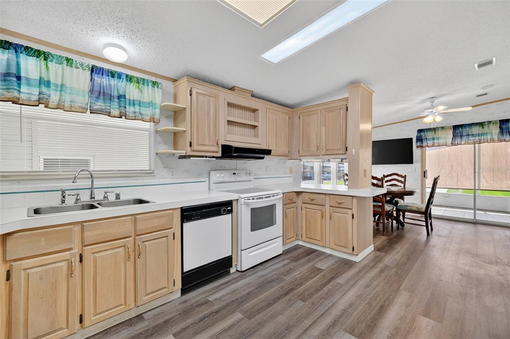 3224 Manatee Road Tavares, FL 32778 - Photo 10 of 34