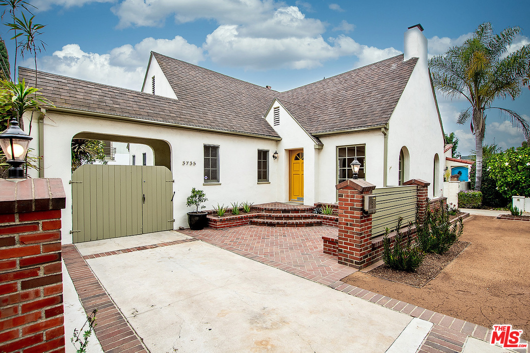 3735 Moore Street Los Angeles, CA 90066 - Photo 2 of 34 a front view of a house with garden