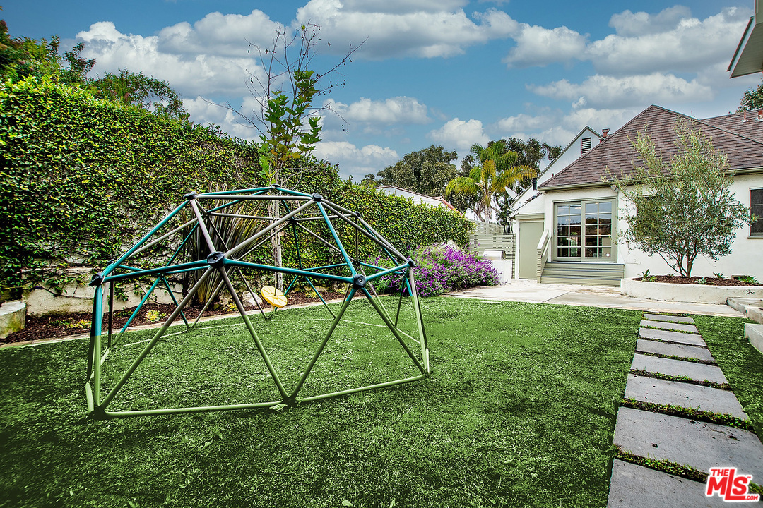 3735 Moore Street Los Angeles, CA 90066 - Photo 22 of 34 a view of a house with backyard
