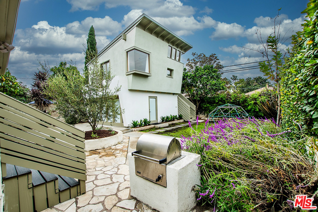 3735 Moore Street Los Angeles, CA 90066 - Photo 23 of 34 a front view of a house with yard