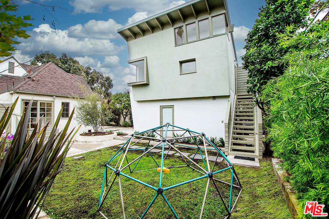 3735 Moore Street Los Angeles, CA 90066 - Photo 24 of 34 a view of a patio with table and chairs and wooden floor