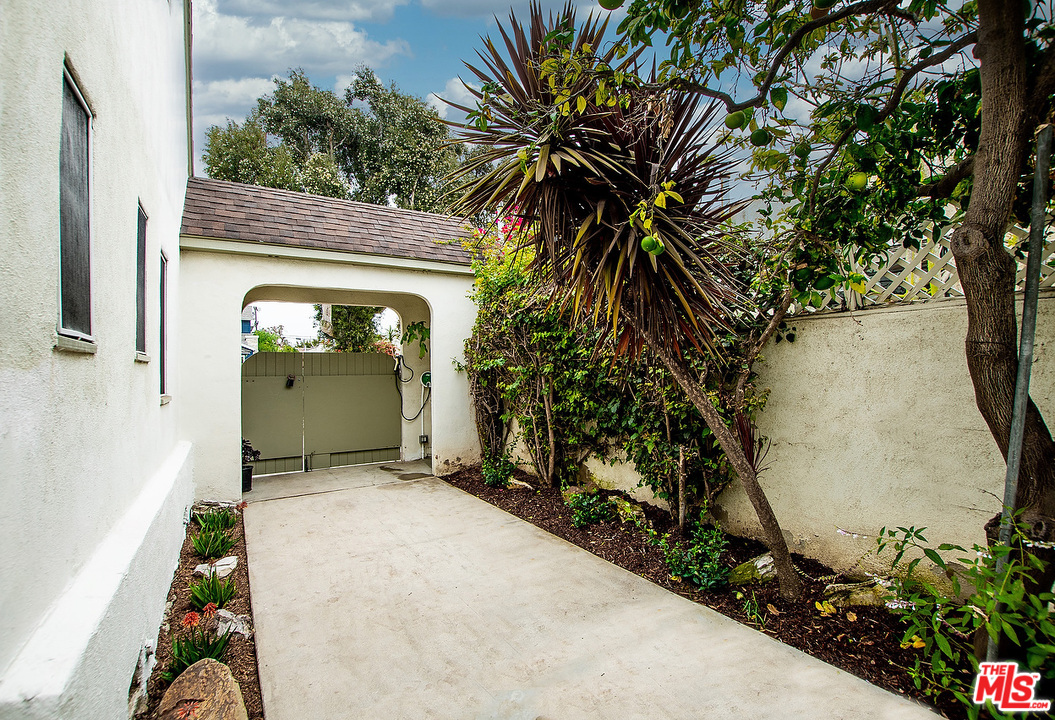 3735 Moore Street Los Angeles, CA 90066 - Photo 34 of 34 a view of entryway with garden