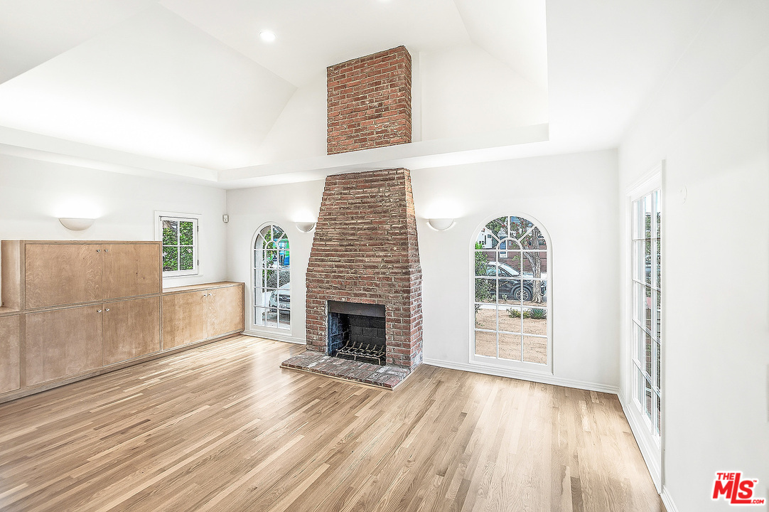3735 Moore Street Los Angeles, CA 90066 - Photo 5 of 34 a view of livingroom with furniture and fireplace