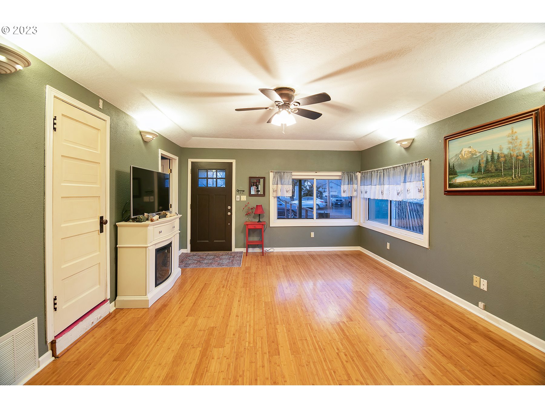 8034 Southeast Henderson Street Portland, OR 97206 - Photo 10 of 23 a view interior of a house an entryway and wooden floor