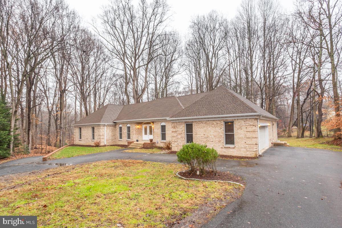 Welcome to 1085 Pemberton Lane!