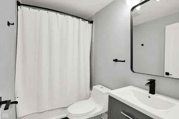 $3,100 | 816 East 21st Street, Indianapolis, IN 46202