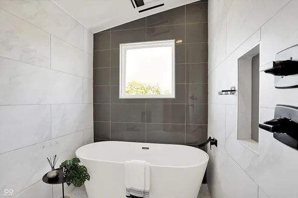 $3,100 | 816 East 21st Street, Indianapolis, IN 46202