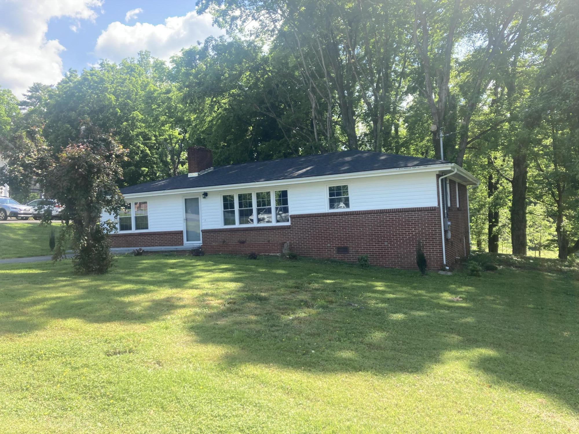 501 Golf Course Drive Elizabethton, TN 37643 - Photo 2 of 29 IMG-1652