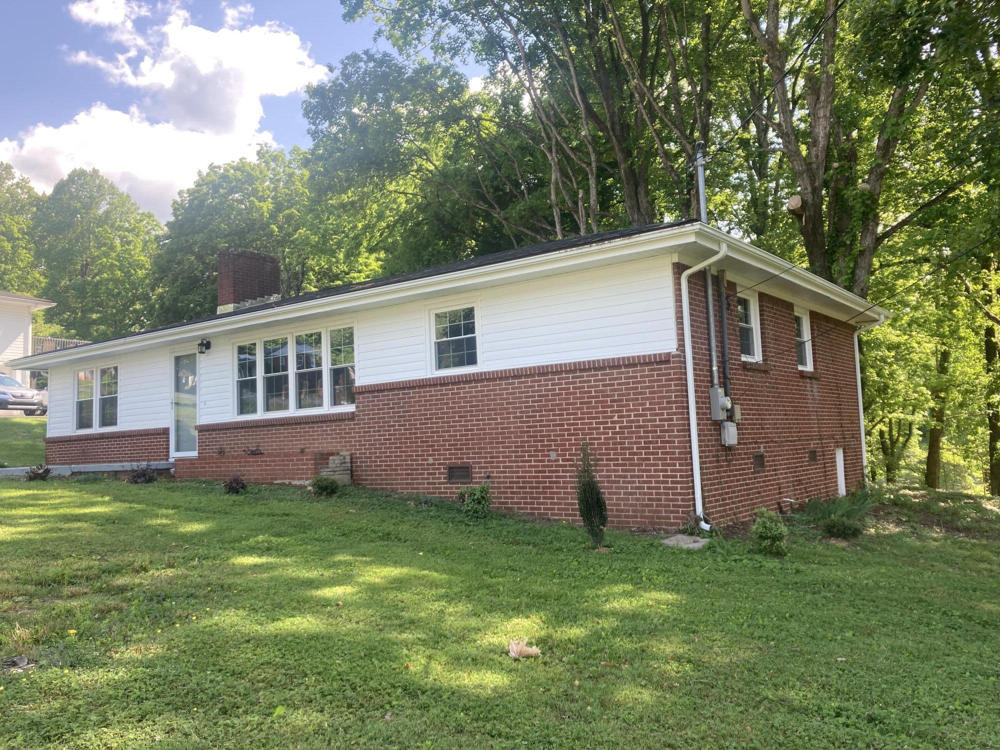 501 Golf Course Drive Elizabethton, TN 37643 - Photo 3 of 29 IMG-1655