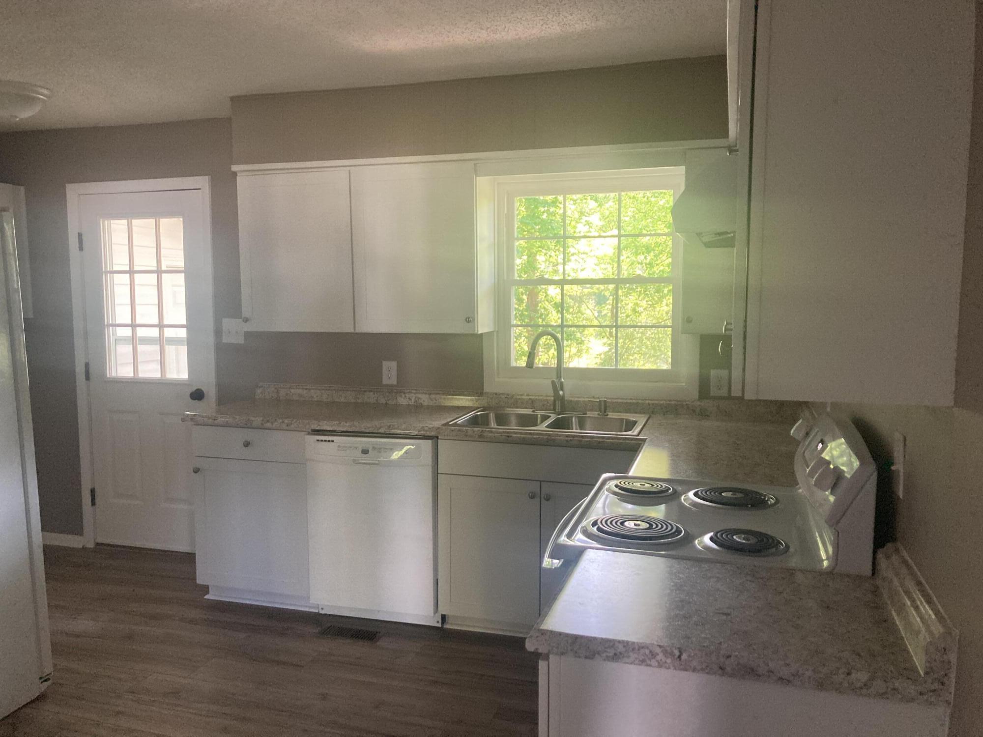 501 Golf Course Drive Elizabethton, TN 37643 - Photo 7 of 29 IMG-1664