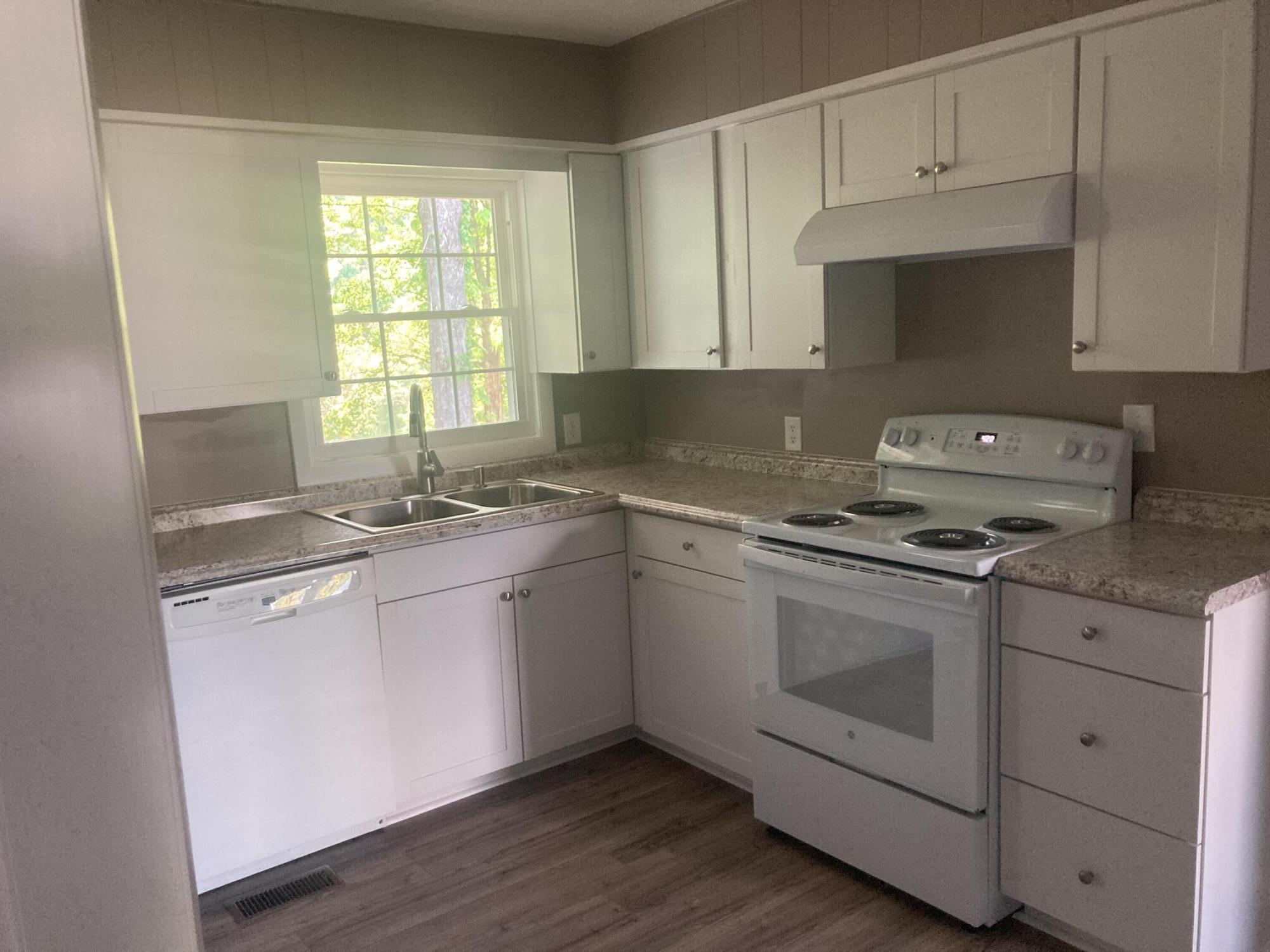 501 Golf Course Drive Elizabethton, TN 37643 - Photo 9 of 29 IMG-1675