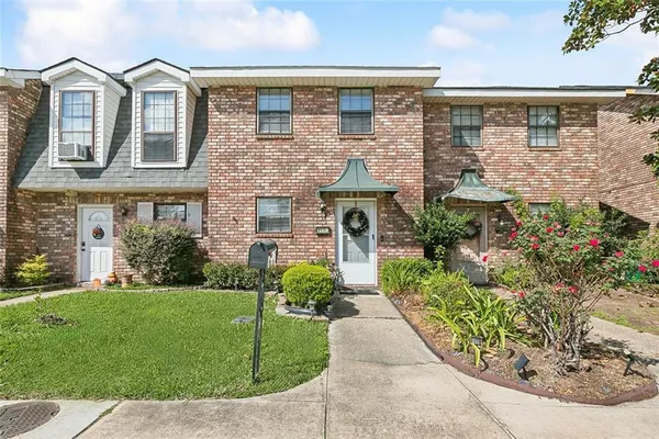 $179,900 | 317 Ormond Meadows Drive, Unit C, Destrehan, LA 70047