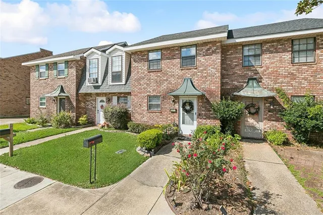 $179,900 | 317 Ormond Meadows Drive, Unit C, Destrehan, LA 70047