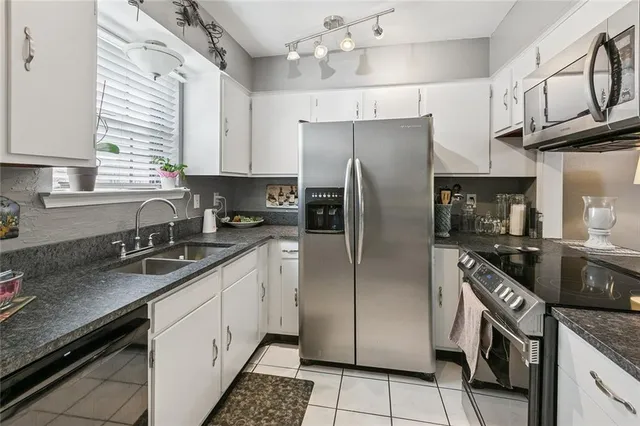 $179,900 | 317 Ormond Meadows Drive, Unit C, Destrehan, LA 70047