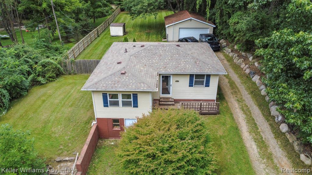 1815 Gulley Road Howell, MI 48843 - Photo 3 of 38