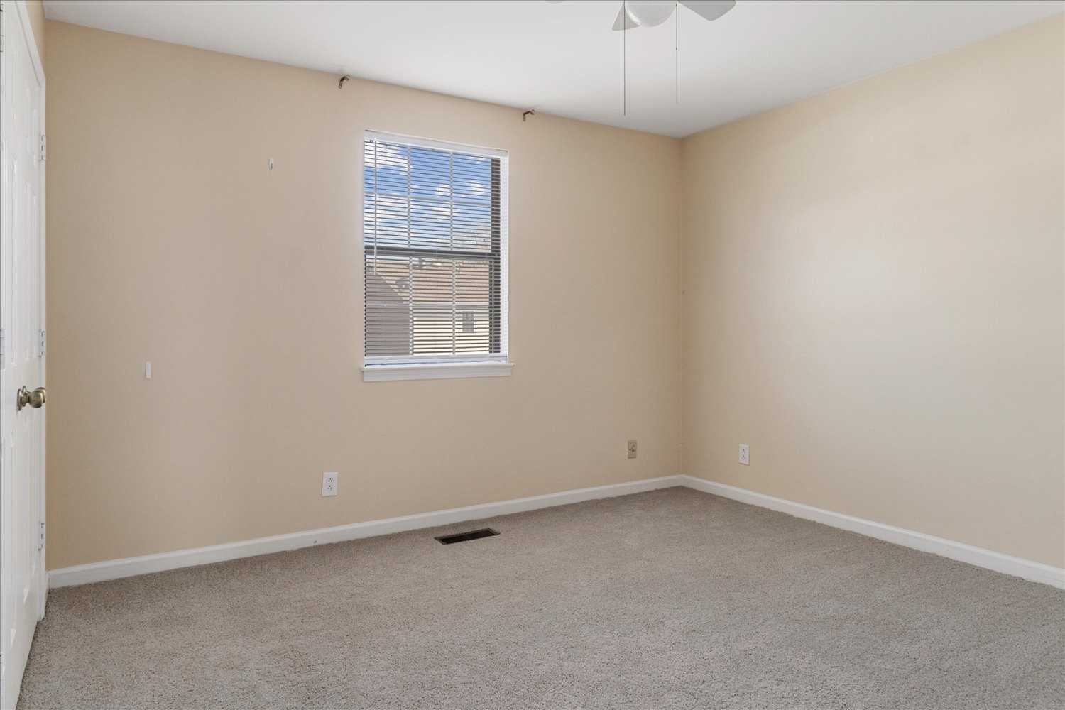 975 General George Patton Road Nashville, TN 37221 - Photo 21 of 32 an empty room with a window