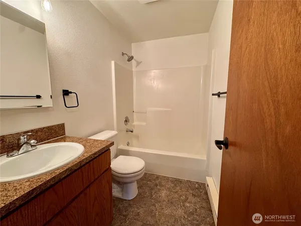 $1,750 | 1125 North 13th Street, Unit D16, Shelton, WA 98584