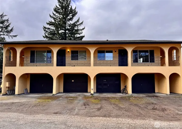 $1,785 | 1125 North 13th Street, Unit D16, Shelton, WA 98584