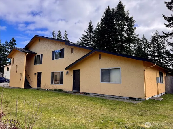 $1,750 | 1125 North 13th Street, Unit D16, Shelton, WA 98584