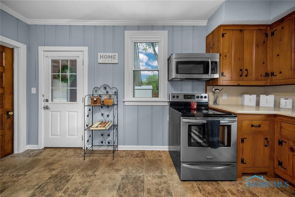 6036 Flanders Road Sylvania, OH 43560 - Photo 15 of 47 Gallery Image 15