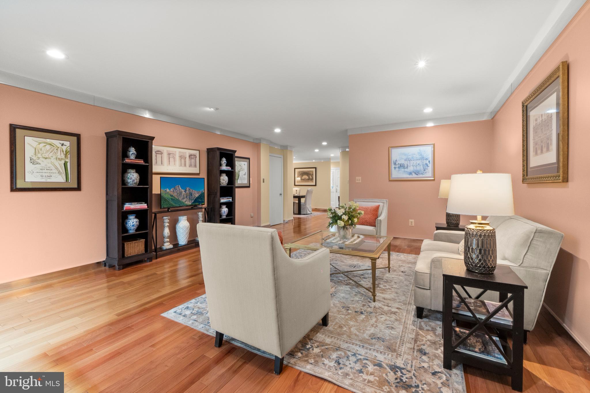 6315 Manchester Way Alexandria, VA 22312 - Photo 12 of 51 a living room with furniture and a table