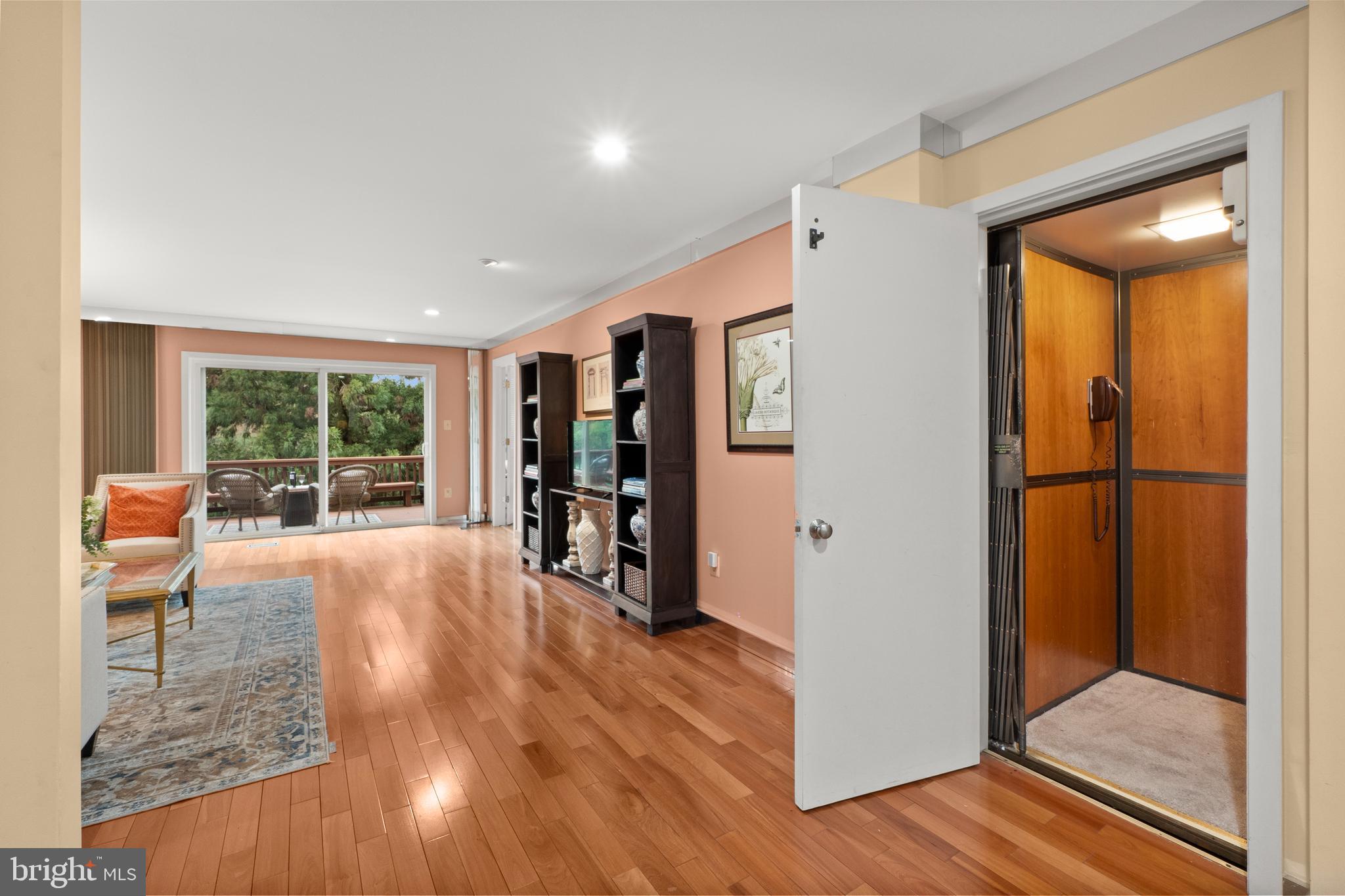 6315 Manchester Way Alexandria, VA 22312 - Photo 18 of 51 a very nice looking room with wooden floor and a window