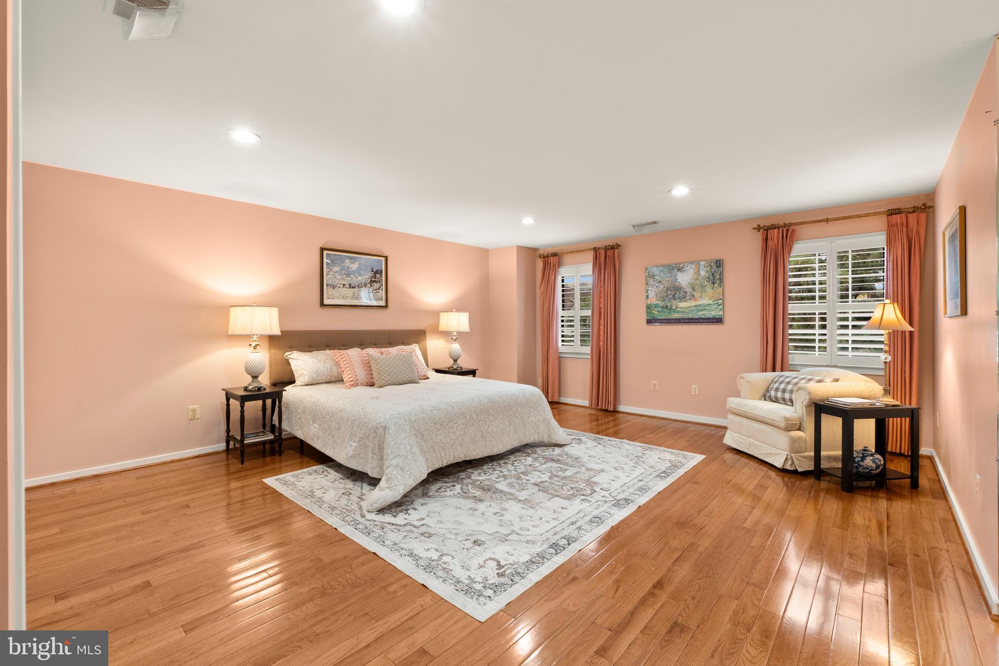 6315 Manchester Way Alexandria, VA 22312 - Photo 19 of 51 a bedroom with a large bed and a wooden floor