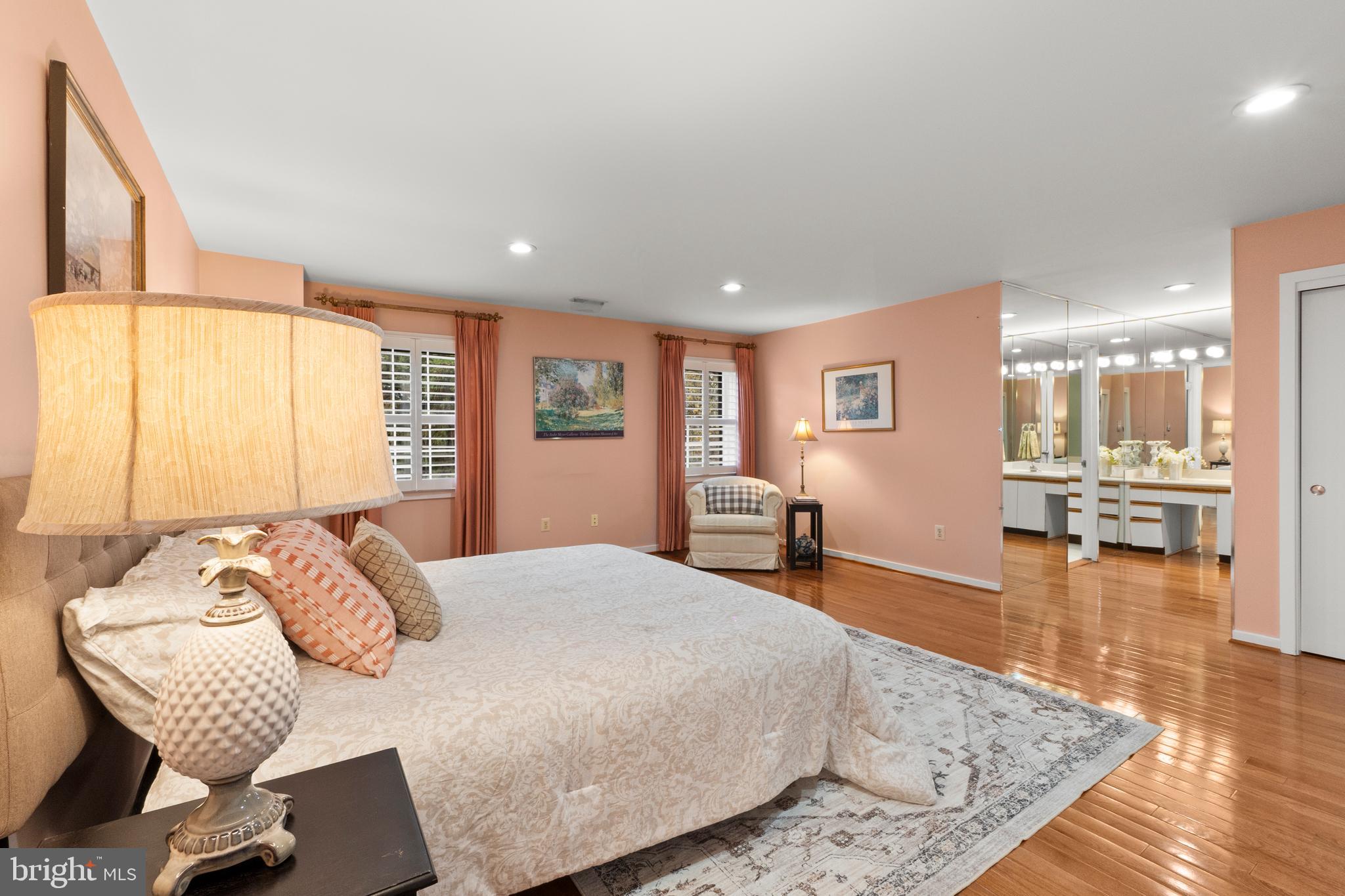 6315 Manchester Way Alexandria, VA 22312 - Photo 21 of 51 a large bedroom with a bed and large windows