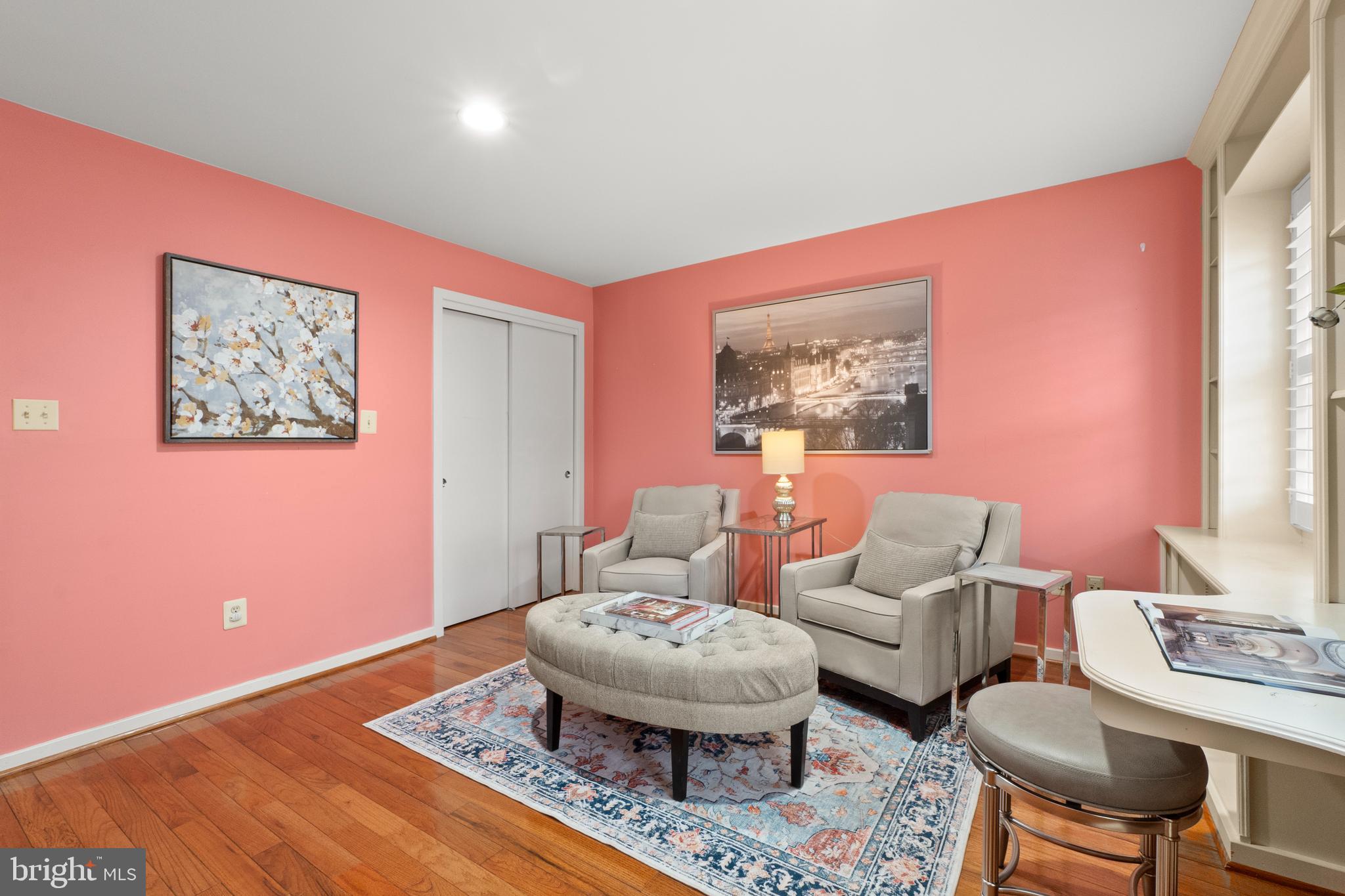6315 Manchester Way Alexandria, VA 22312 - Photo 27 of 51 a living room with furniture and a rug