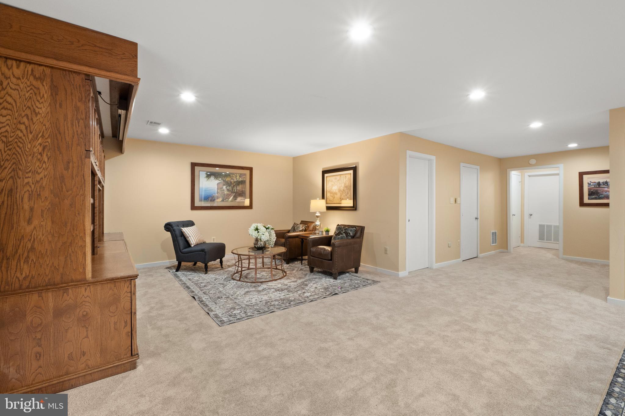 6315 Manchester Way Alexandria, VA 22312 - Photo 39 of 51 a very nice looking room with a large window