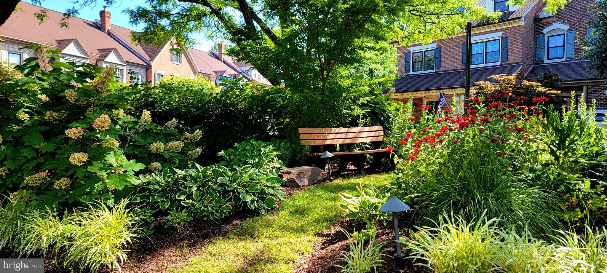 6315 Manchester Way Alexandria, VA 22312 - Photo 50 of 51 an aerial view of a house with yard and sitting area