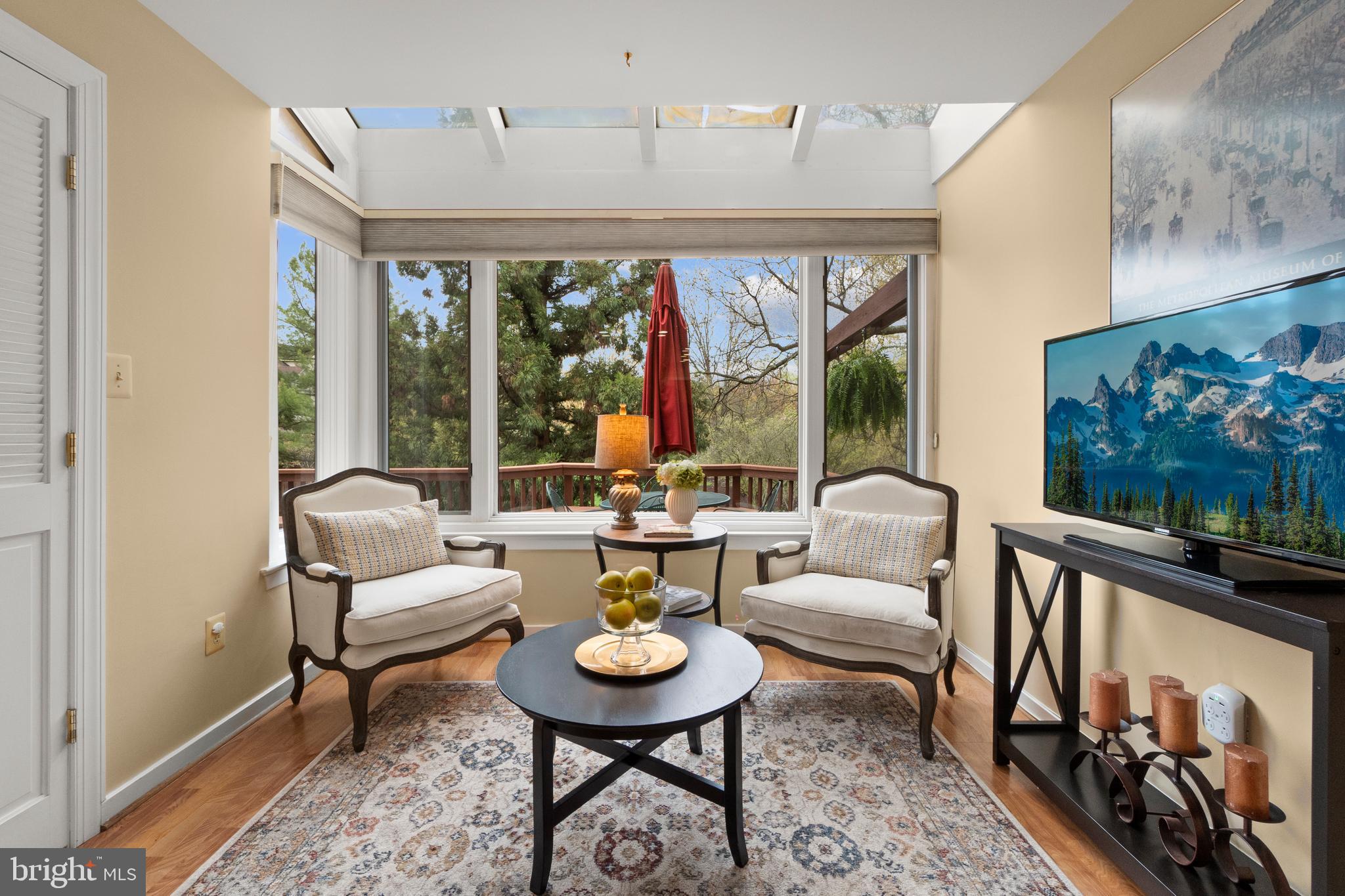 6315 Manchester Way Alexandria, VA 22312 - Photo 8 of 51 a living room with furniture and a large window