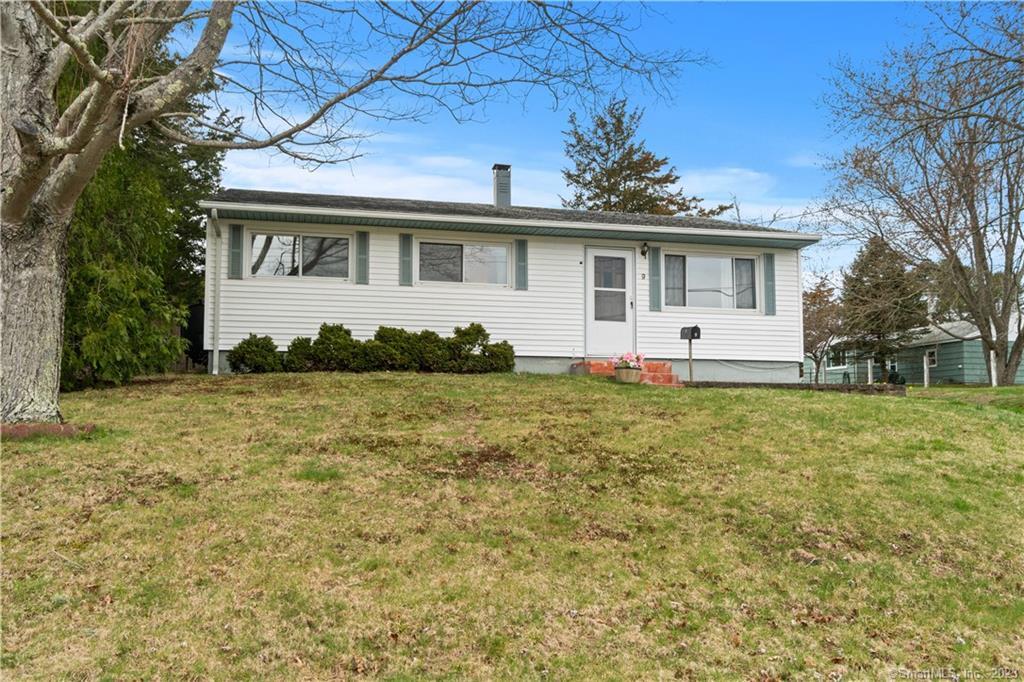 a view of a house with a backyard