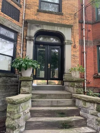 $2,985 | 60 James Street, Unit 1, Newark, NJ 07102