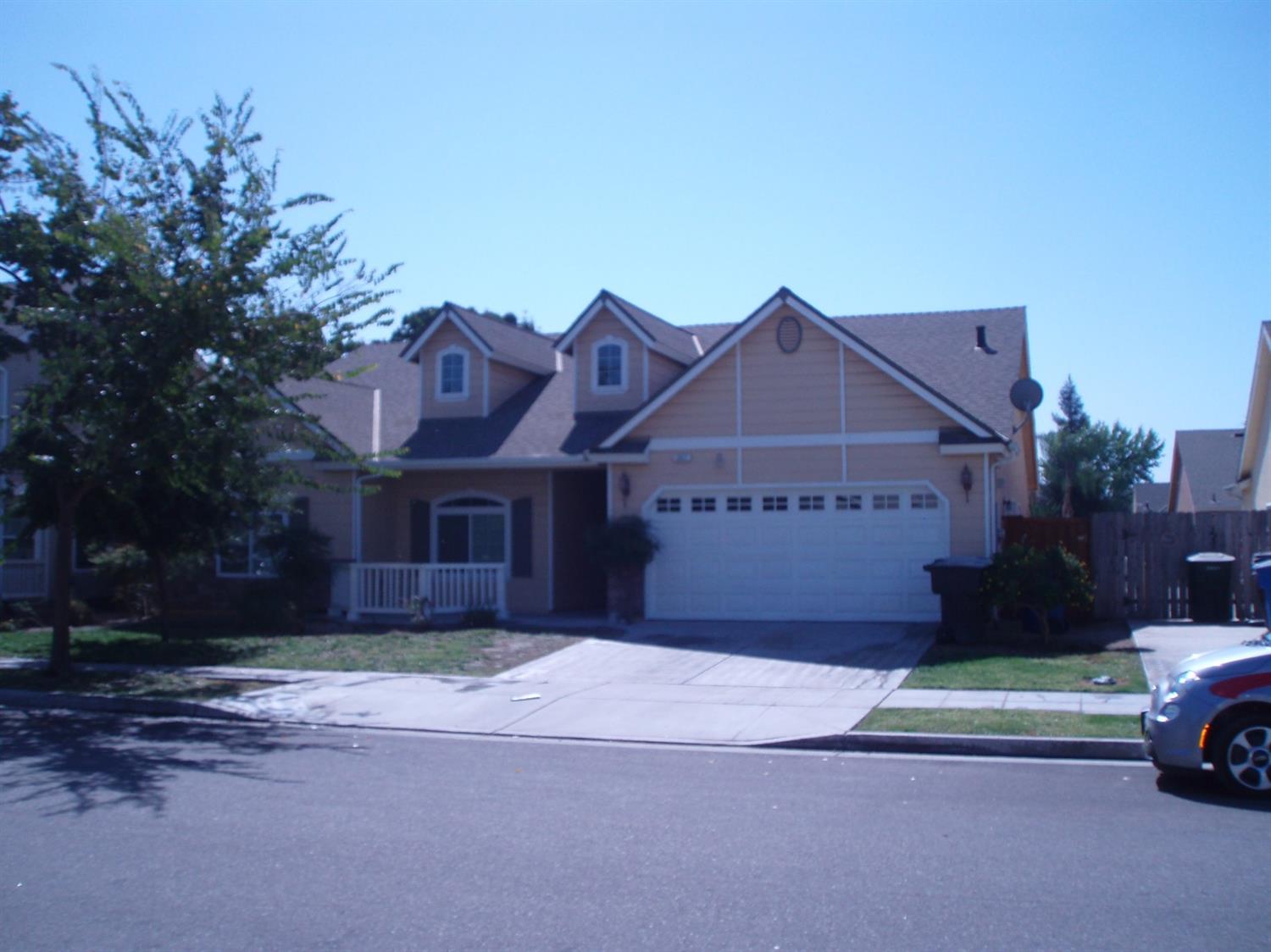 347 East Beech Avenue Reedley, CA 93654 - Photo 2 of 13 Gallery Image 2