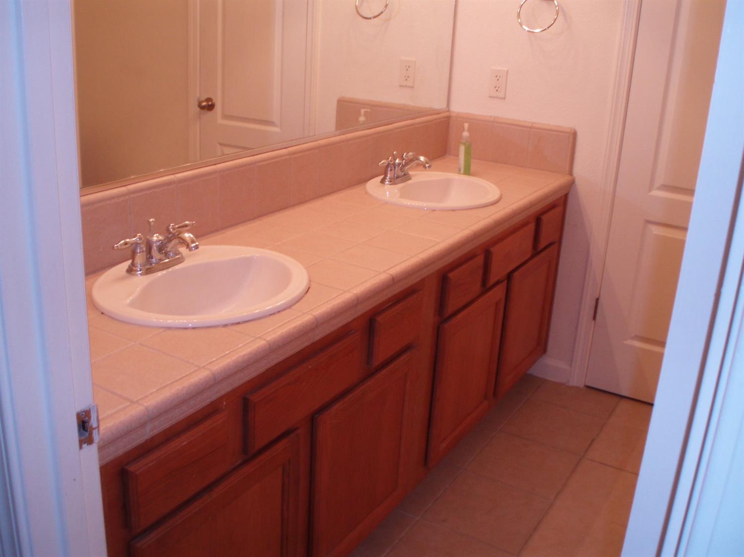 347 East Beech Avenue Reedley, CA 93654 - Photo 11 of 13 Gallery Image 11
