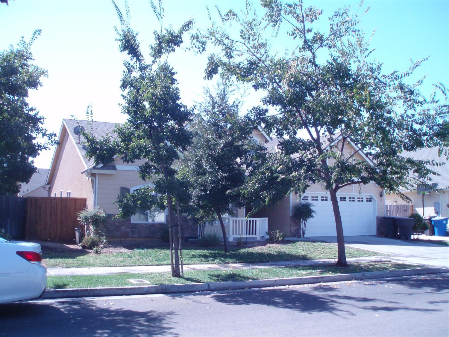 347 East Beech Avenue Reedley, CA 93654 - Photo 3 of 13 Gallery Image 3