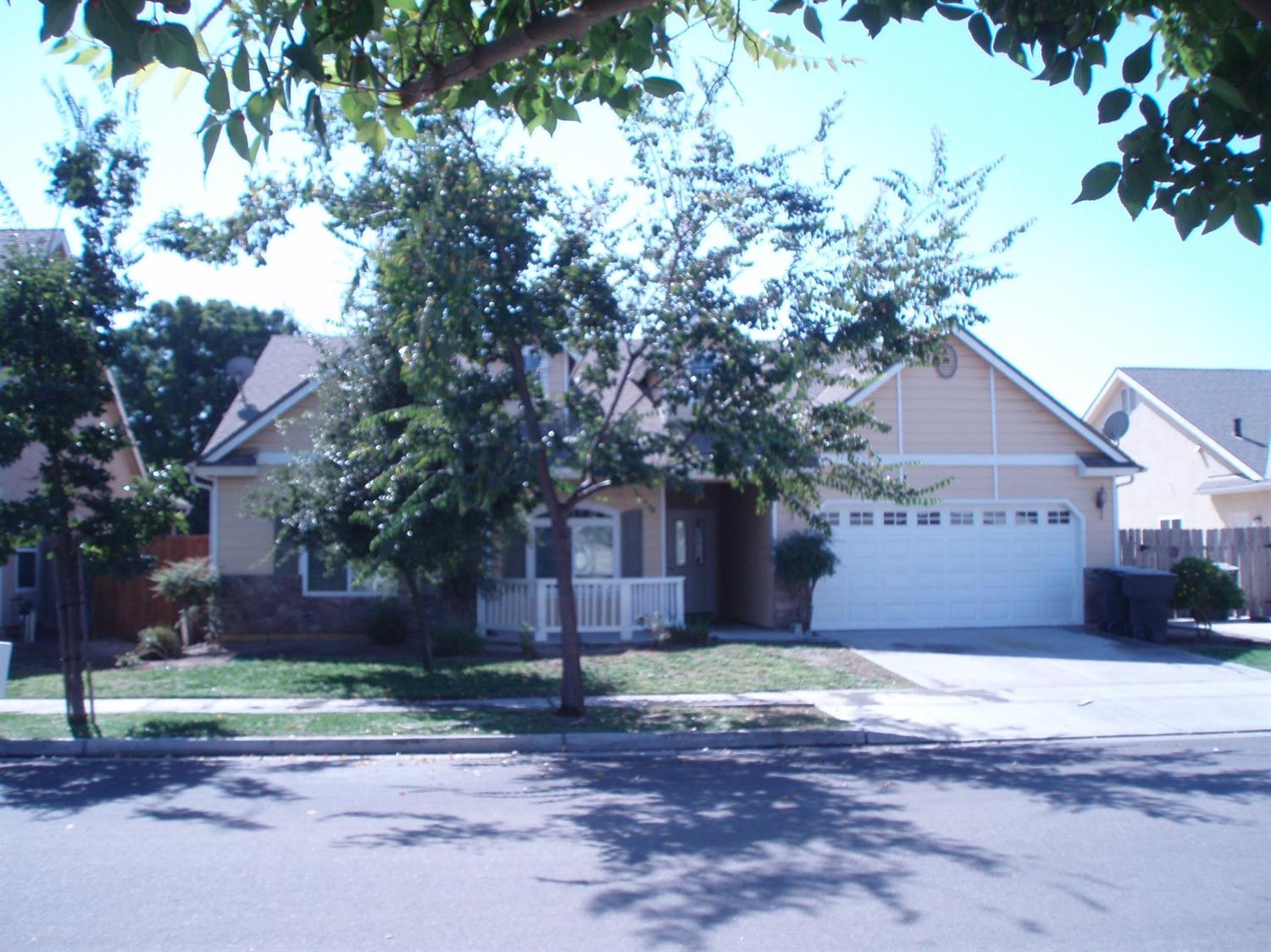 347 East Beech Avenue Reedley, CA 93654 - Photo 4 of 13 Gallery Image 4