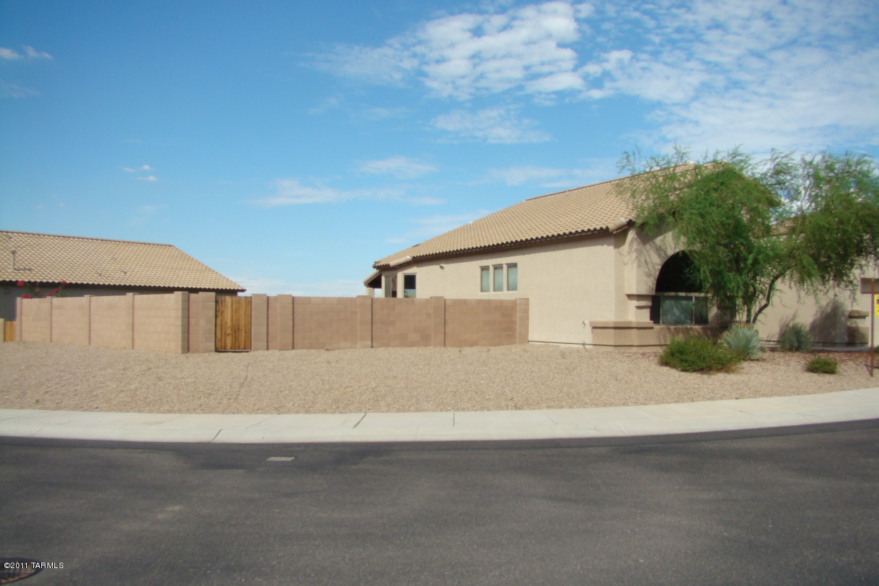 7146 West Oracle Ridge Trail Tucson, AZ 85743 - Photo 2 of 11 Gallery Image 2